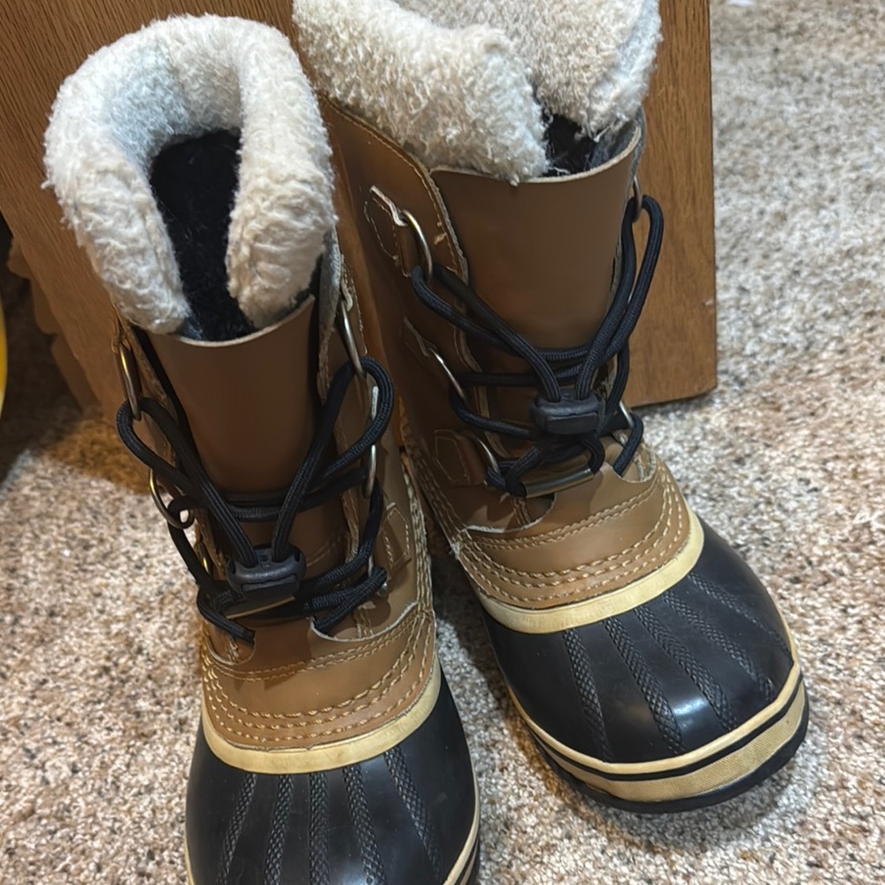 Brown and Black Winter Boots with Fur Lining